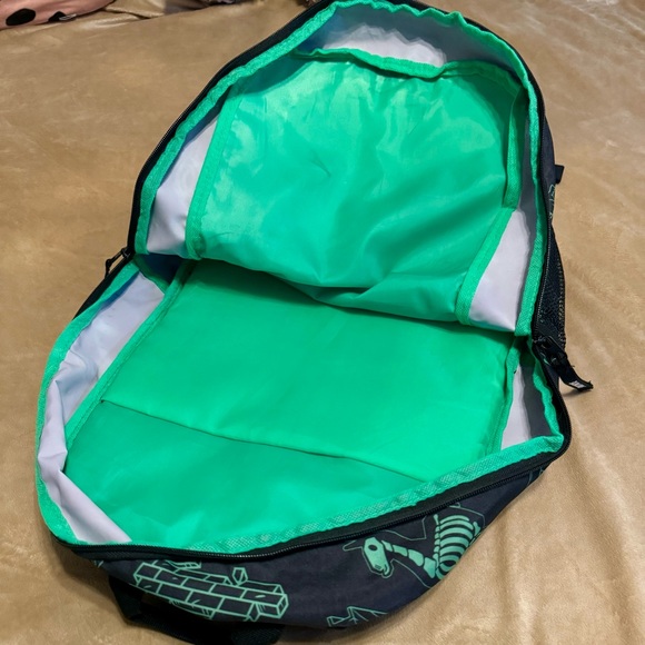 2021 Fortnite Amplify Backpack Loot Llama 18" Green and Black - Picture 8 of 9
